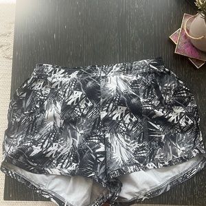 black and white size xs athleta shorts